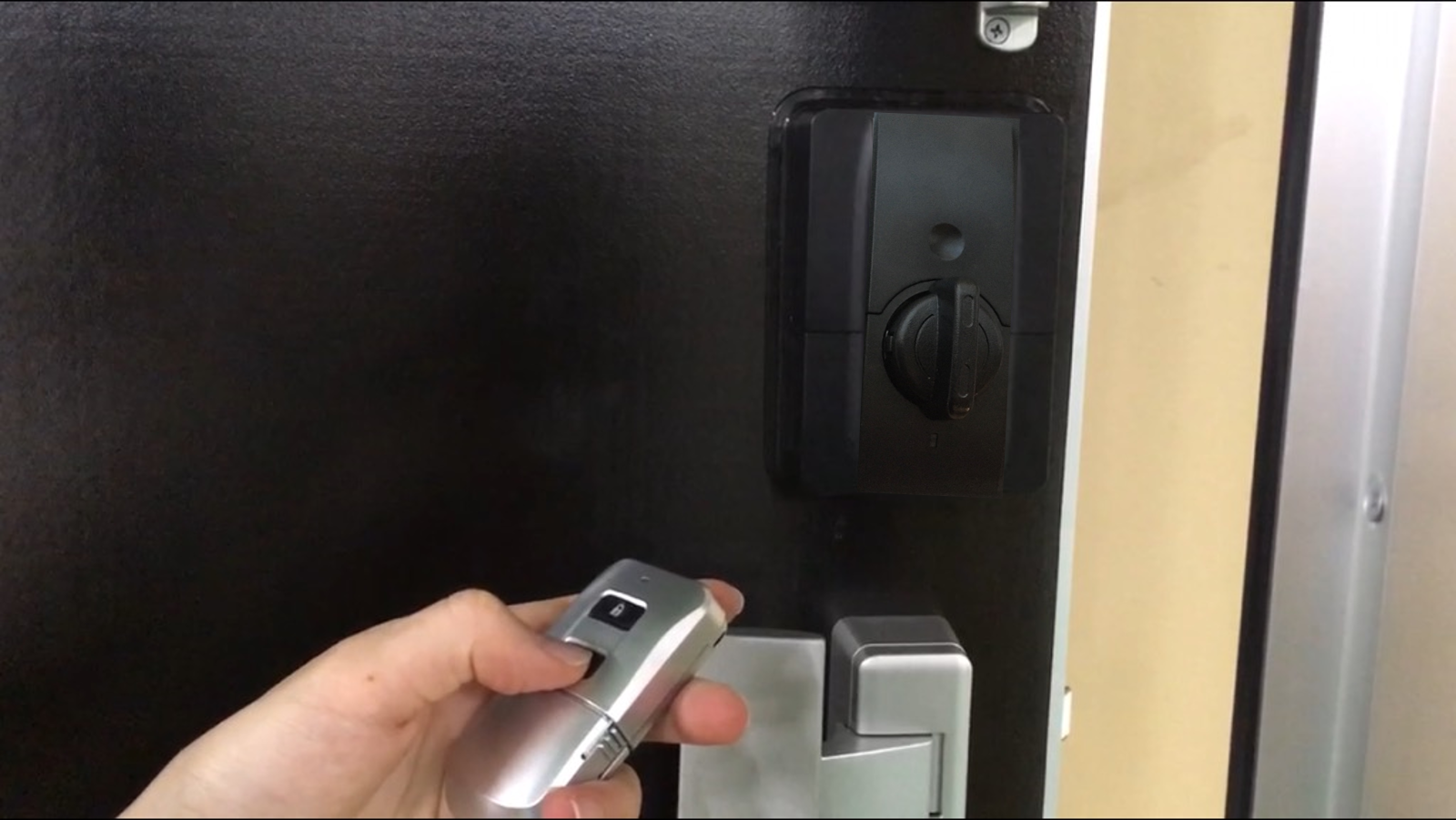 Lixil 後付けオートロックes 戸建てに最適 ご自身でお取付けできる後付け電気錠